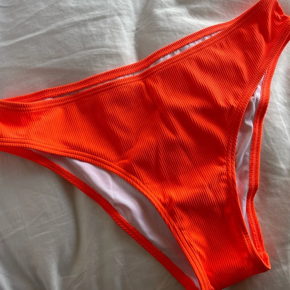 New Orange Ribbed Halter Two Piece Bikini Gold Rings - Picture 10 of 12